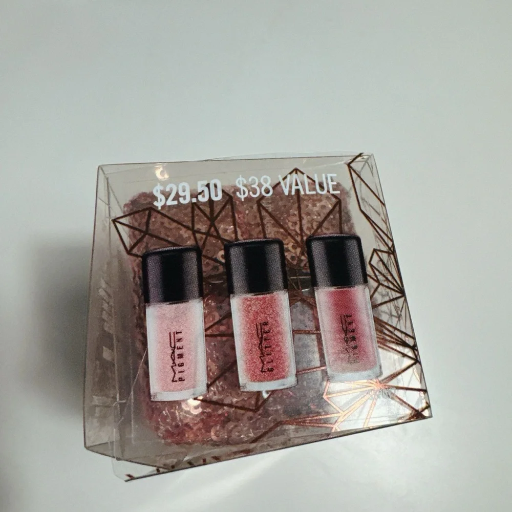 MAC Cosmetics Snowball collection pigment and glitter kit Pink